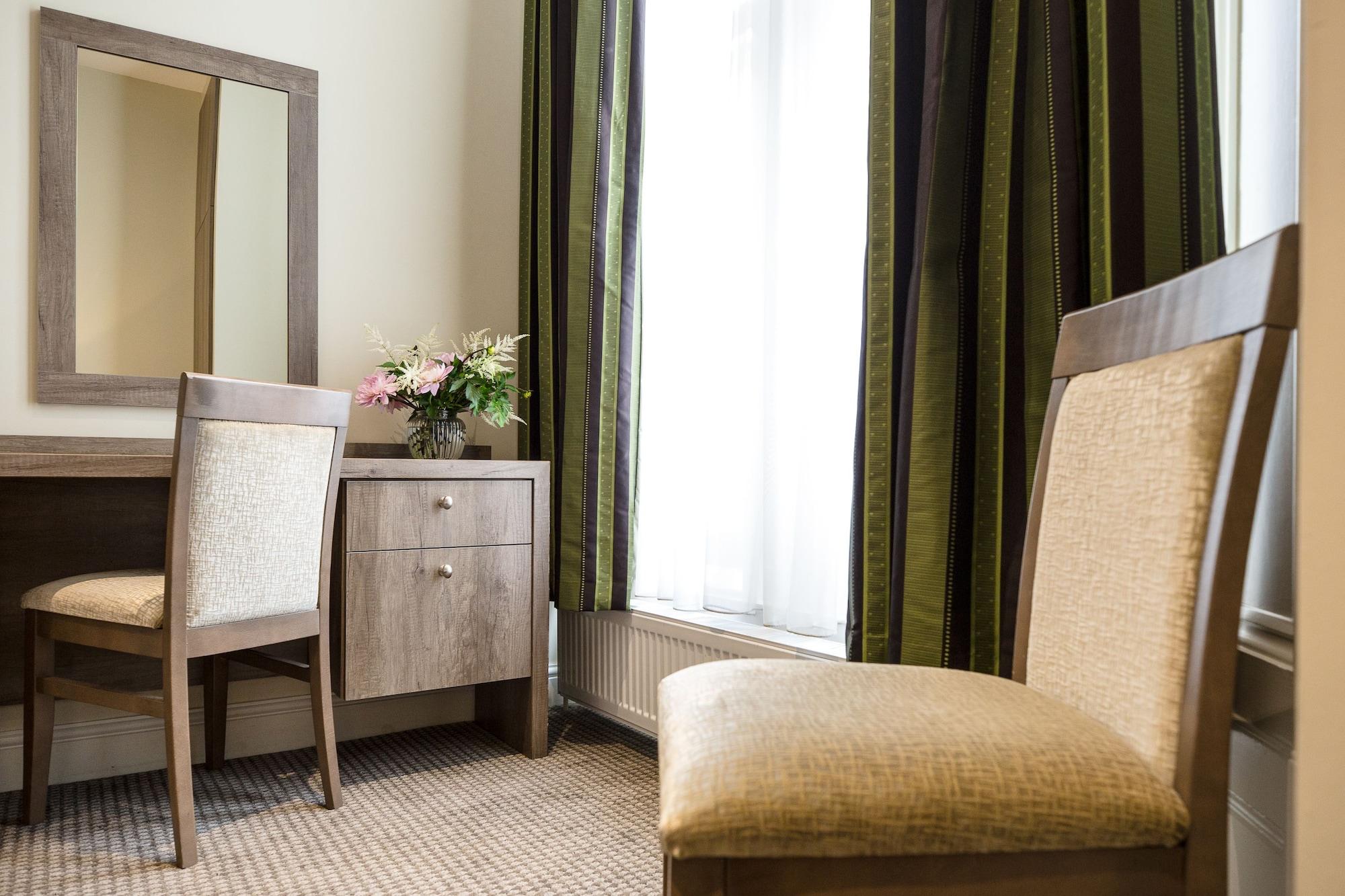 Kensington Gardens Отель 2*