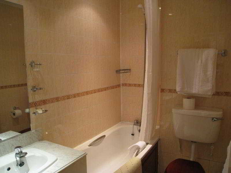 Kensington Gardens Отель 2*